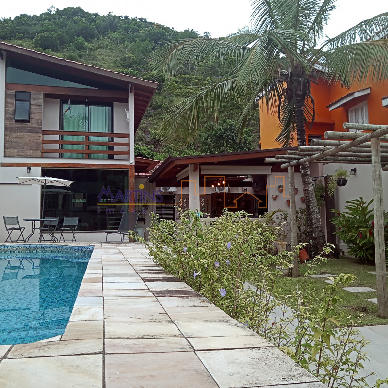 Casa na Praia do Tombo- Guarujá