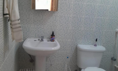 Casa térrea com 02 dormitórios e 02 vagas autos